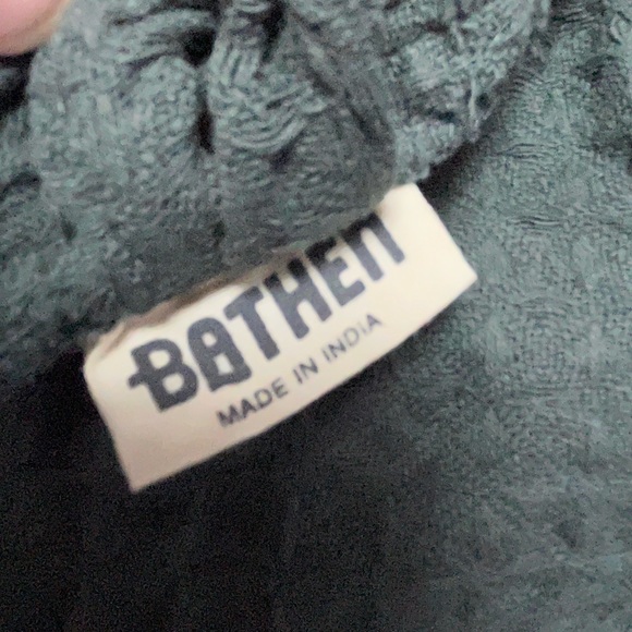 Bathen Robe - Picture 2 of 9